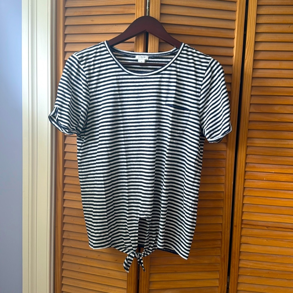 J CREW super cute striped T with tie in font and cuff S/S. Size M, 100% cotton.